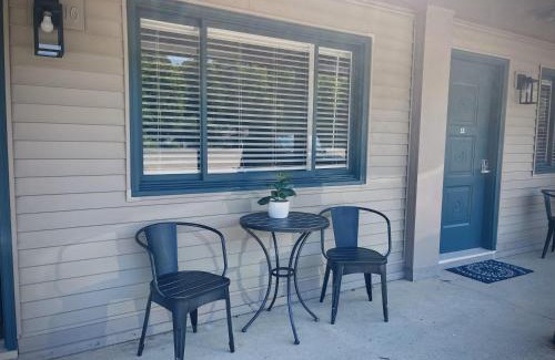 Roscommon Apartment | TeePee Room 3- Newly Renovated