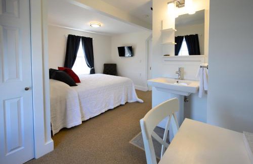 Baddeck Hotel | Telegraph House Motel