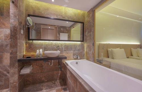 Son Tra Hotel | Temple Da Nang