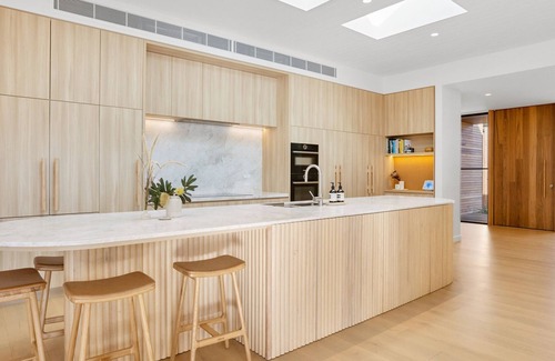 Somers House | Terra House Beautiful spacious home next to the beach