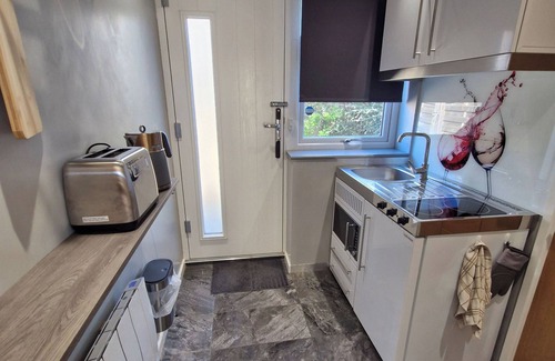 Portsmouth Apartment | Terrific 1-bedroom studio in Portsmouth