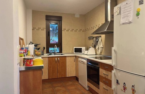 San Martin de Valdeiglesias Ski Chalet | The Brick House. Ideal for families with garden and swimming pool.