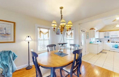 Buzzards Bay House | Thanksgiving 2025: Just 20 minutes from historic Plymouth! Walk to Beach.
