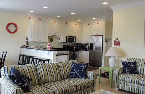 Garden City House | THANKSGIVING SPECIAL 5 BR/5.5BA-1BLK frm Beach/Marsh/Dock/Pvt Pool/Pet Friendly
