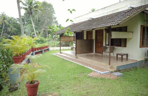 Kumarakom House | Tharangini - Riverside Private Bedroom