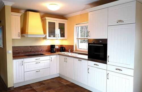 Juliusruh House | Thatched cottage, Ruegen, 5 stars, fireplace, view over the water, 3 bedrooms