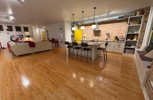De Pere Apartment | The 1913 - Newly Renovated Historic Downtown Loft