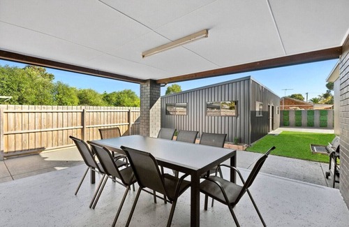 St Leonards House | The Absolute Beach Escape For 21