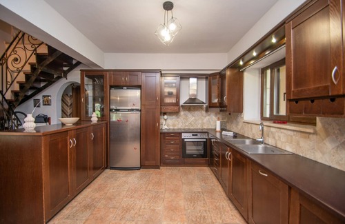 Gaitanion House | The accommodation is suitable for families and friends