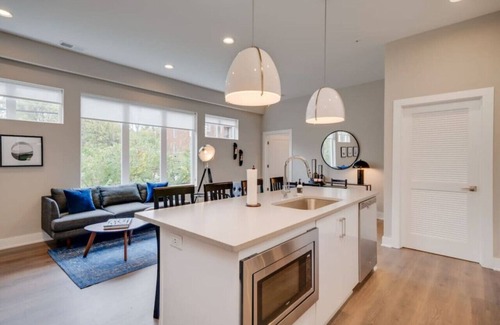 Hillsboro West End Apartment | The Adjourn: cozy condo near Vandy w/parking