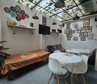 Agra House | The Agra Retreat-walk to the Taj Mahal