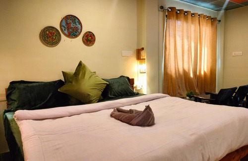 Almora Hotel | The Alpine Vista