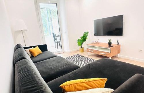 Sao Jorge de Arroios Apartment | The Antonio Pedro House - NO 2D - Stunning Three-Bedroom Apartment