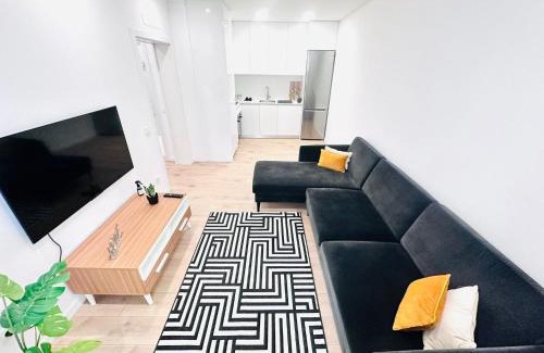 Sao Jorge de Arroios Apartment | The Antonio Pedro House - NO 2D - Stunning Three-Bedroom Apartment