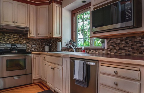 Spring Grove House | The April Inn - A Victorian Waterfront Retreat