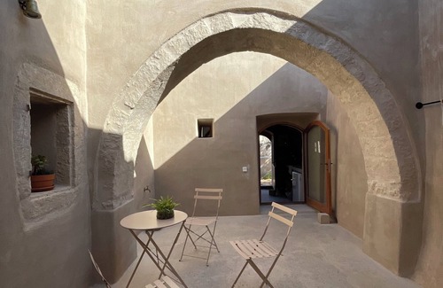 Kithira Apartment | The Arch House