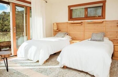 Bowen Island House | The Ark Retreat House on Bowen - New w/lake views