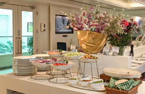 Green Park Hotel | The Ashtan Sarovar Portico