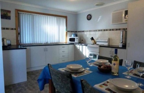 Port Macdonnell House | The Bach - located at Port Macdonnell