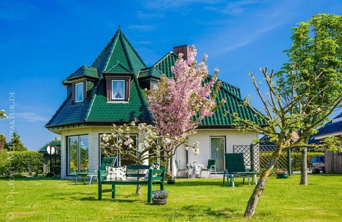 Busumer Deichhausen Apartment | The "balcony room". Great apartment in Büsumer Deichhausen!