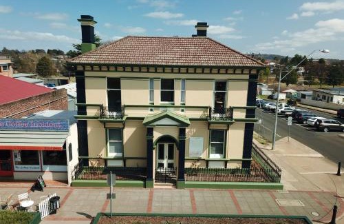 Glen Innes Bed & Breakfast | The Bank Guesthouse Glen Innes