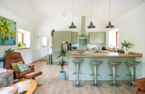 Monksilver House | The Barn at Burfords with wood fired hot tub