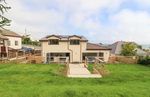 Benllech House | The Bay