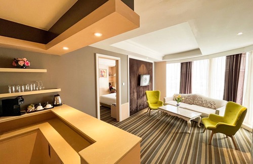 Chom Phon Hotel | The Bazaar Hotel