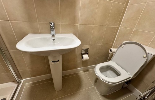 Farnham Common Hotel | The Bell and Bottle