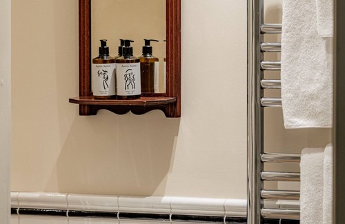 Lechlade Hotel | The Bell Inn