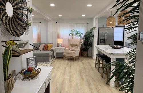 Livingston House | The Bella Vita- downtown by the square & park