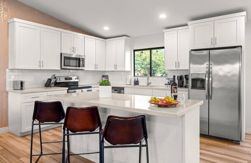 Paradise Valley Village House | The Betty Elyse | Perfect location w/pool & loaded amenities