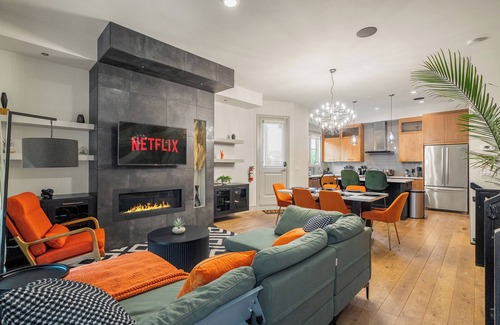 Kensington House | *The Big Spacious Getaway*| Sleeps 16+ Comfortably| 4 King Beds| Near Downtown|