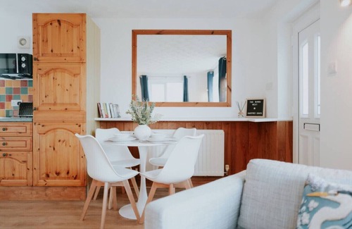 Warden Apartment | The Bird’s Nest – Coastal Retreat & Pet Friendly