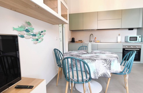 Varazze Apartment | The blue window