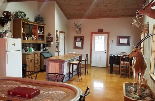 Bandera House | The Bluff Springs Lodge
