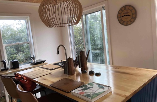 L'Etete Cottage | The Boathouse overlooking Green's Point Lighthouse and Passamaquoddy Bay