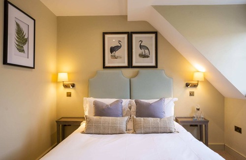 Henley Bed & Breakfast | The Bottle & Glass Inn - Book All 3 Rooms