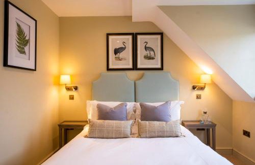 Henley House | The Bottle & Glass Inn - Book All 3 Rooms