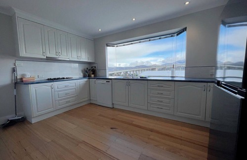 Rose Bay House | The Bridge Seaside Riveting House at Rose Bay