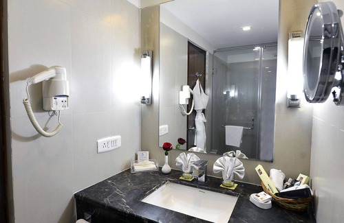 Sikanderpur Ghosi Hotel | The Bristol Hotel