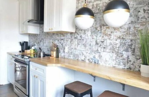 Grandview Heights Apartment | The Broadway Hot Tub Patio King Bed Fast WiFi Near OSU, Victorian Village