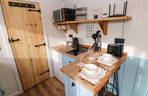 Cosheston Cottage | The Bumblebee