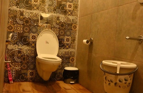 Dugalbitta Hotel | The Bunker House Cafe and Stay