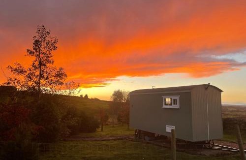 Hallington House | The Buteland Stop Rosie off grid Shepherds Hut