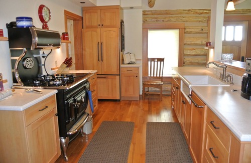 East Glacier Park Village House | THE CANDY KITCHEN NEAR HISTORIC GLACIER PK LODGE & GOLF COURSE