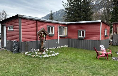 Stewart Ski Chalet | The Cabin