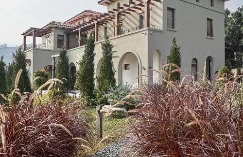 Luong Son Villa | The Candy Villa - Venuestay