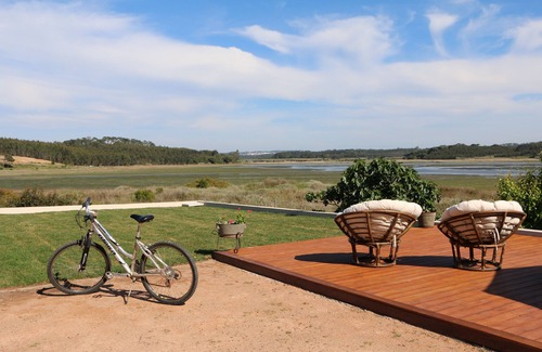 Nadadouro House | The Casinha, located in a paradisiacal place has, in the background, the Lagoon.