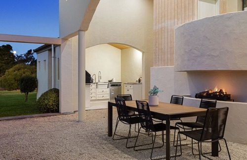 Sefton House | THE CASTLE - SEFTON HOLIDAY HOME, with a garden in North Canterbury